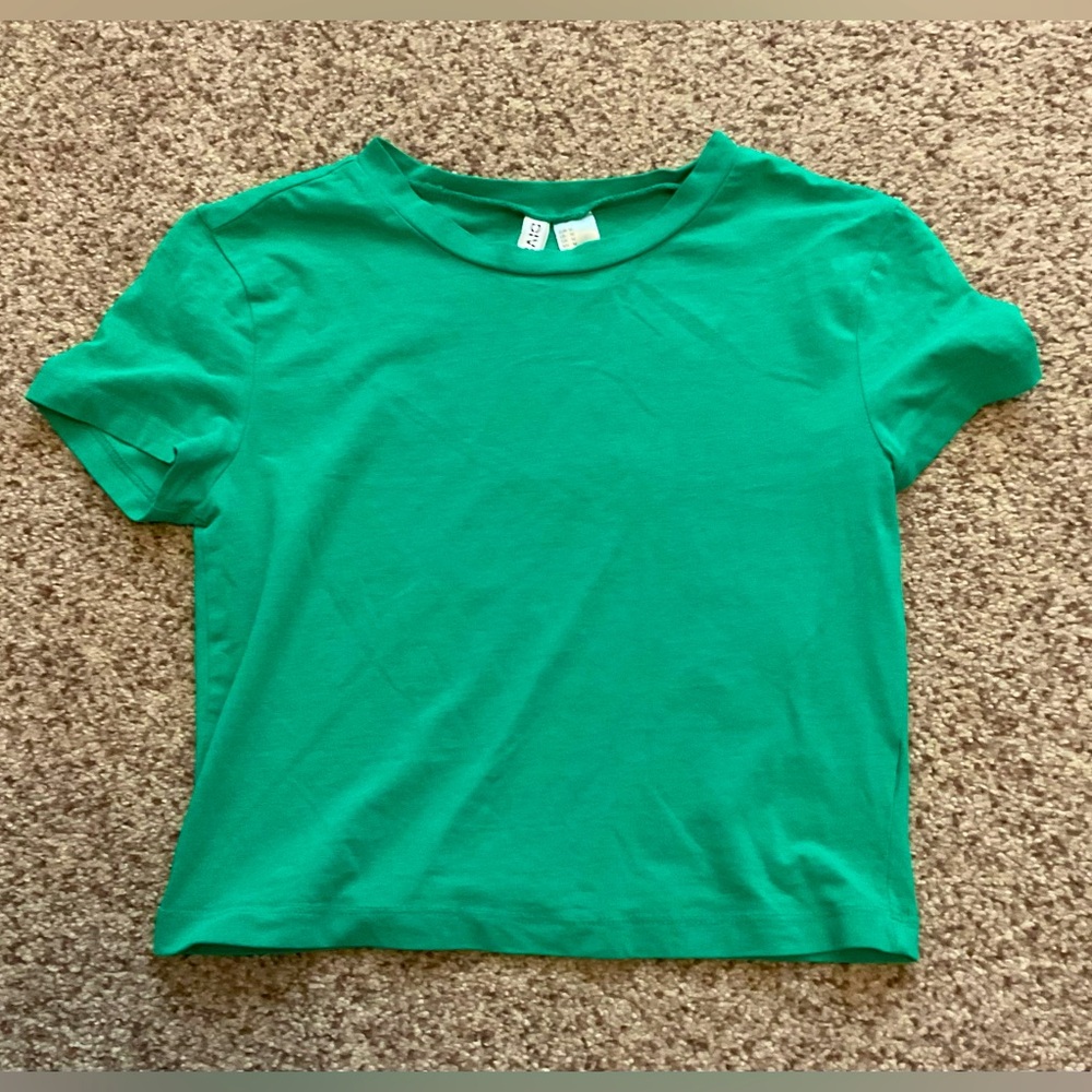 H&M Green Cropped Baby tee